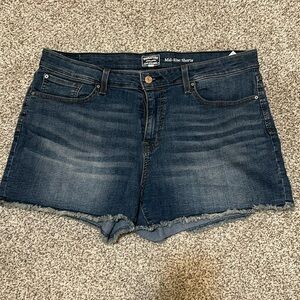 Levi Mid Rise Shorts